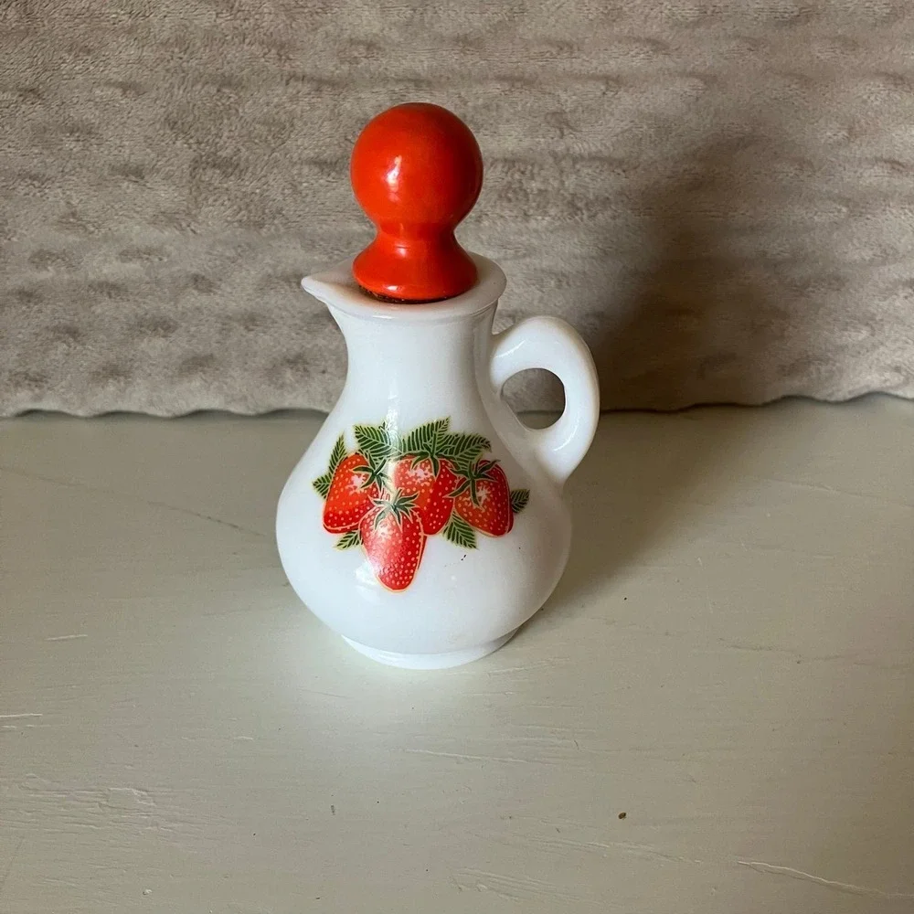 Vintage Avon Strawberries and‎ Cream Bath Foam Milk Glass Bottle